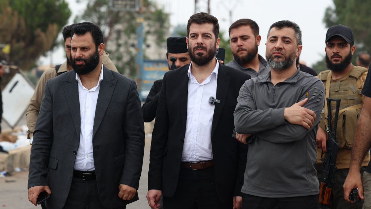 QUSAY_NOOR_'s tweet image. The Internal Security Commander in #Suwayda Province, Brigadier General Ahmad Al-Dalati, and the Internal Security Commander in #Daraa Province, Brigadier General Shahir Imran, received the #Bedouin families who had been held in the city of #Suwayda. These families were evacuated…