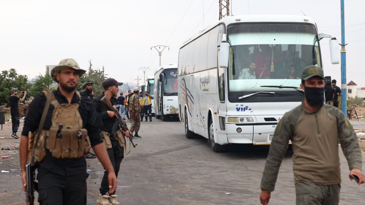 QUSAY_NOOR_'s tweet image. The Internal Security Commander in #Suwayda Province, Brigadier General Ahmad Al-Dalati, and the Internal Security Commander in #Daraa Province, Brigadier General Shahir Imran, received the #Bedouin families who had been held in the city of #Suwayda. These families were evacuated…