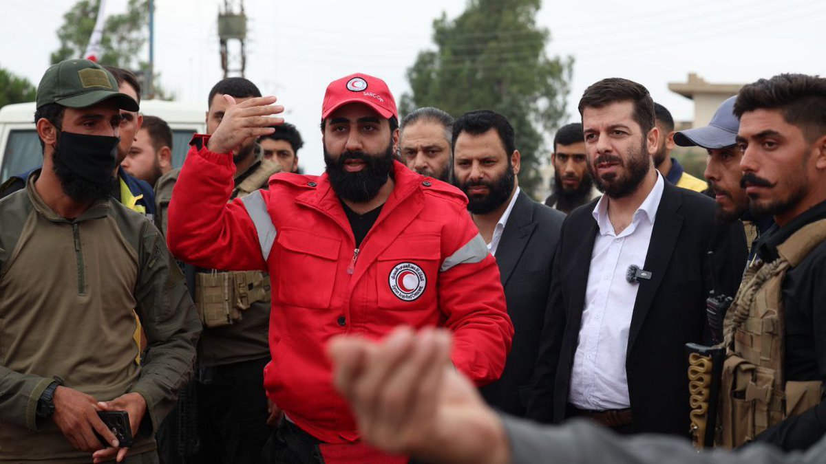 QUSAY_NOOR_'s tweet image. The Internal Security Commander in #Suwayda Province, Brigadier General Ahmad Al-Dalati, and the Internal Security Commander in #Daraa Province, Brigadier General Shahir Imran, received the #Bedouin families who had been held in the city of #Suwayda. These families were evacuated…