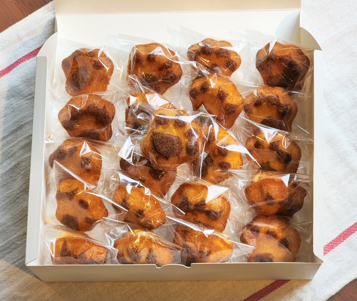 odetodessert_'s tweet image. 카페 오드투디저트 *ᴏᴅᴇ ᴛᴏ ᴅᴇꜱꜱᴇʀᴛ 𝐜𝐚𝐟𝐞
| 🫓 뮤지컬 &lt;개와 고양이의 시간&gt;
홍성원 배우님 간식 서포트
•마들렌(발바닥)
주문해 주셨습니다!
감사합니다☺️
-
※서포트 문의는 최소 3~4일 전에 미리 말씀해주세요