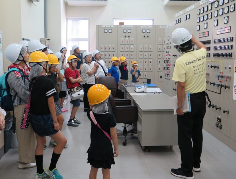 📢【参加者募集・申込〆切7月31日】
「企業局施設見学会2025」開催！
🗓8/7・14・21・28（木）
🕘10:30〜／13:30〜（各回10名）
🎯対象：小学生以上（保護者同伴）
水力発電のしくみを学ぼう！自由研究にも✨

詳細👇
x.gd/7wpMo
#企業局施設見学会
#自由研究 #水力発電