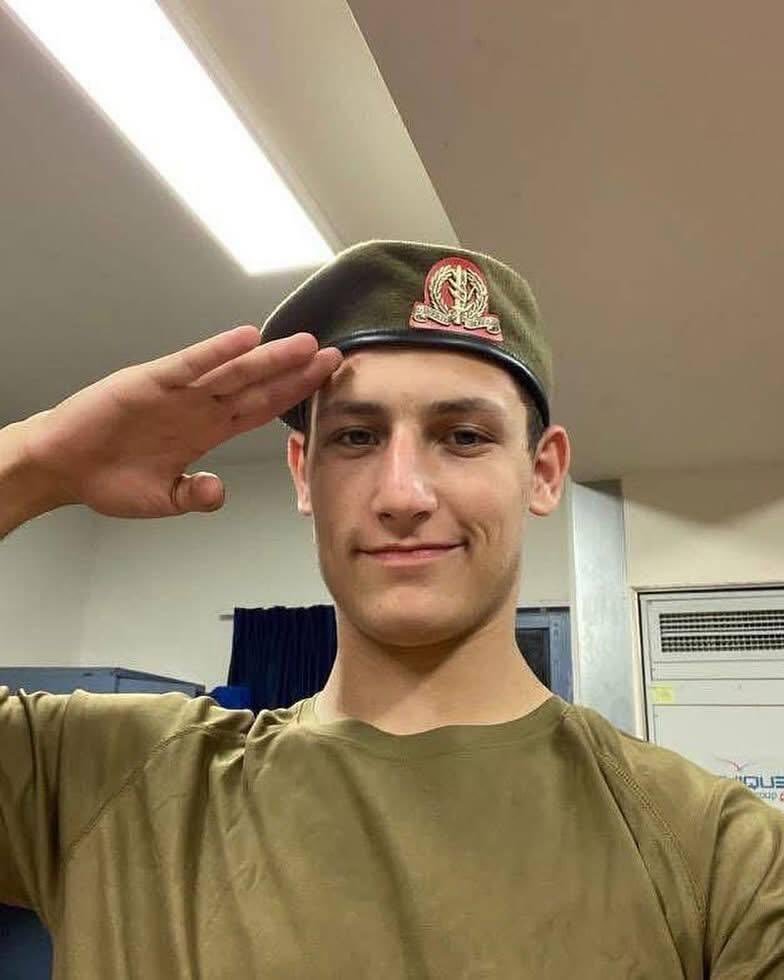 DovLipman's tweet image. PLEASE VISIT/COMFORT FAMILY OF LONE SOLDIER
The family of lone soldier Dan Phillipson from
Norway is sitting shiva for Dan, of blessed memory, in Jerusalem.
They are accepting visitors at the Dan Hotel - 32 Lechi - in Jerusalem.
Hours: 8am - 12:30pm, 3pm - 9:30pm
Shacharit -…