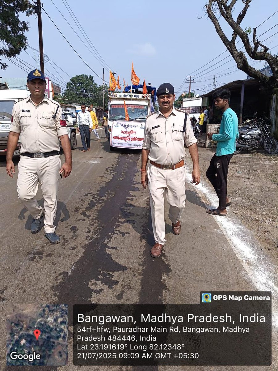 spanuppur1's tweet image. #नशे_से_दूरी_है_ज़रूरी
सावन सोमवार के अवसर पर नर्मदा मंदिर परिसर एवं कांवड़ यात्रा के दौरान नशा मुक्ति जनजागरूकता अभियान संचालित कर कांवड़ यात्रियों का नशे के दुष्प्रभाव के बारे में जानकारी दी गयी व नशा न करने की शपथ दिलायी गयी।
#SayNoToDrugs #MPPolice
@CMMadhyaPradesh