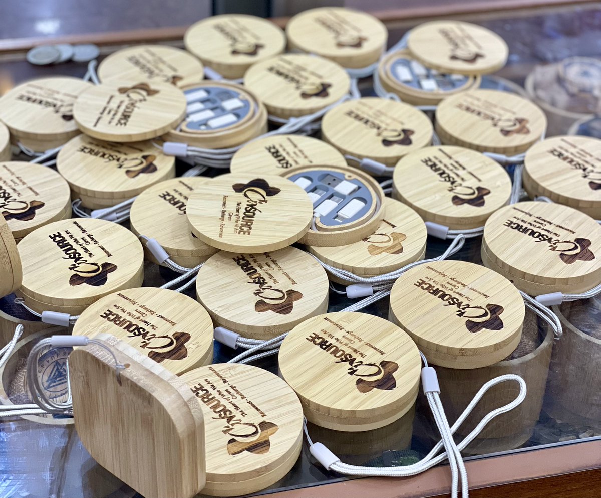 _jamesi_'s tweet image. Wood Charger Pack 

Connect with Nature and Tech
Who says tech can&apos;t be beautiful? This bamboo cable organizer keeps you charged, connected, and organized — sustainably. #WoodenTech #EcoSmart

Price:55,000ugx 

WhatsApp:0707267566/@glarearmani 

Deliveries can be made