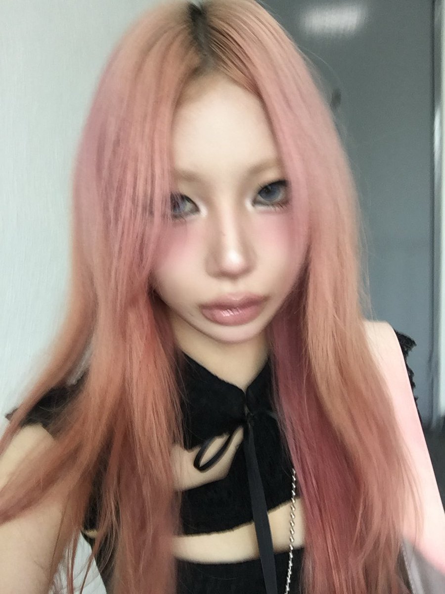 친구가 영국 락스타 같다고 해줌 //