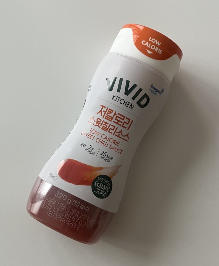 jalmukkk's tweet image. 📍다이어트 소스 추천
•비비드키친 저칼로리 스윗칠리소스 : 4500원
이미 너무너무 유명하고
갠적으로 n통째 구매중인 제품..!👍🏻
진짜 속세의 그맛인데 당류는 2g이라 한 통 다뿌려도 80kcal에 텁텁한 인공감미료 맛도 없음..
닭가슴살이랑도 잘어울리고 야채찜이랑도 찰떡궁합이라 ⭐️강추⭐️