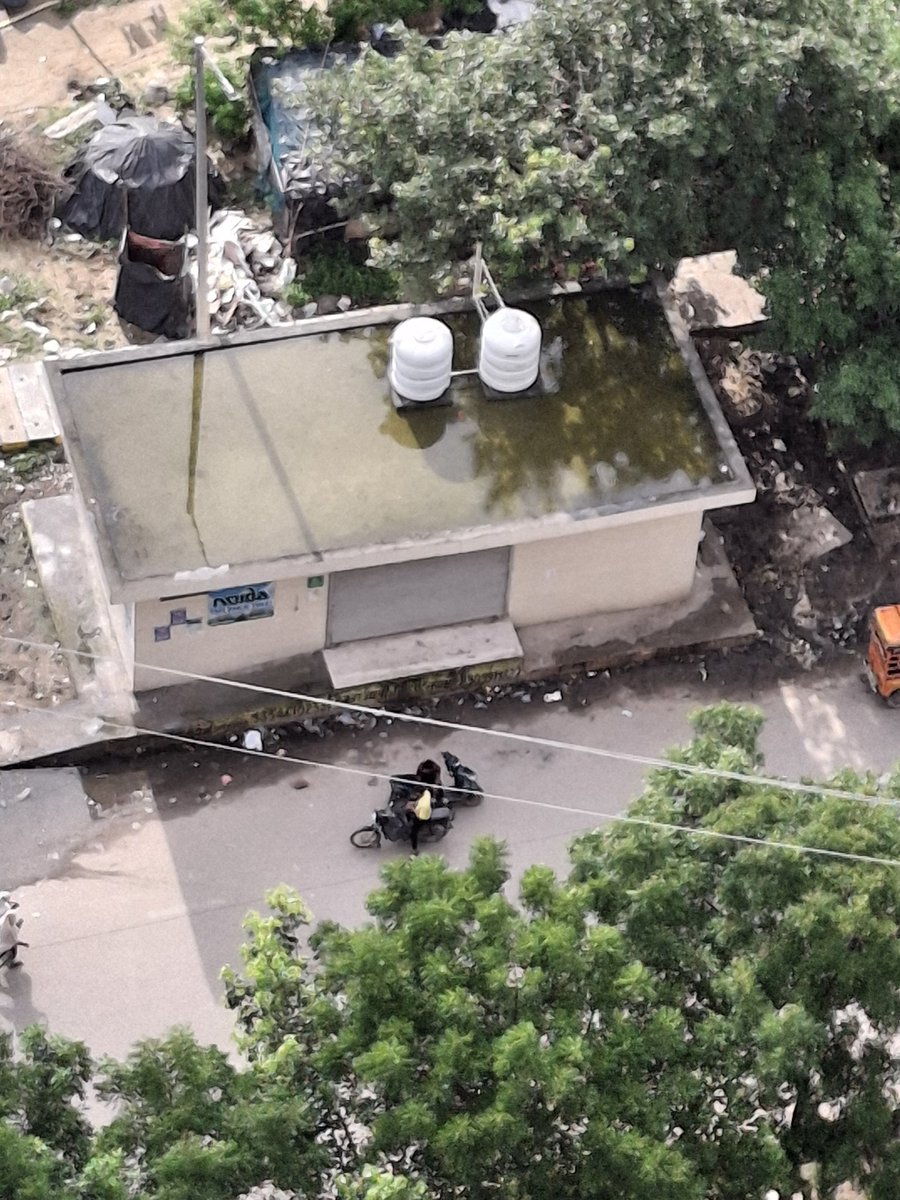 MinalKasturia's tweet image. @CeoNoida  @noida_authority  Water accumulation, stagnant water on top of public utilities in front of Ivy County, Sec 75, Noida. It is a open invitation to mosquitoes and should be dealt with b4 the dengue season.Kindly take steps to stop this so that Noida remains the cleanest