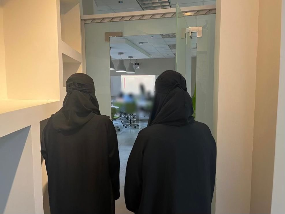 dsauqu's tweet photo. في أحد أجمل لحظات #برنامج_موهبة_الإثرائي_الأكاديمي_2025 للطالبات، تشرفت الفعالية بحضور سعادة رئيس البرنامج د. منار بنت محمد حنيفه، وسعادة النائب العلمي د. إيمان بنت طارق ريس، بمشاركة فريق العمل المتميز.

وقد قام الفريق بإهداء طالبات #برنامج_التبادل_الطلابي_الأكاديمي ب #جامعة_أم_القرى أساور مميزة قاموا بصنعها بأنفسهم، حملت لمستهم الخاصة، كبصمة لتترك اثر جميلا وتبقى اجمل ذكرى 

@uqu_edu
@Vpbdcp