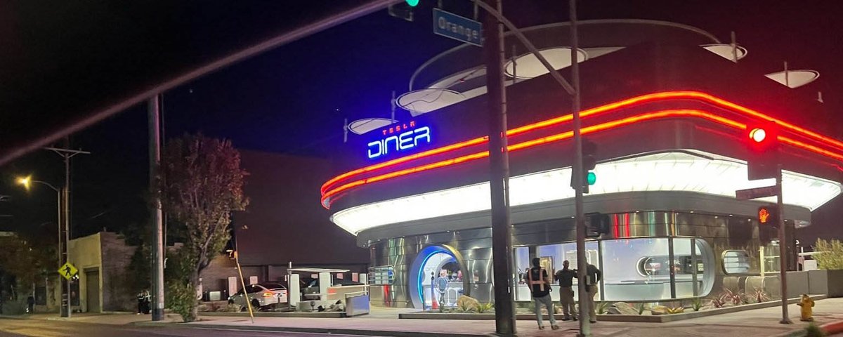 junaleee's tweet photo. #TeslaDiner https://t.co/dFArQ698zM
