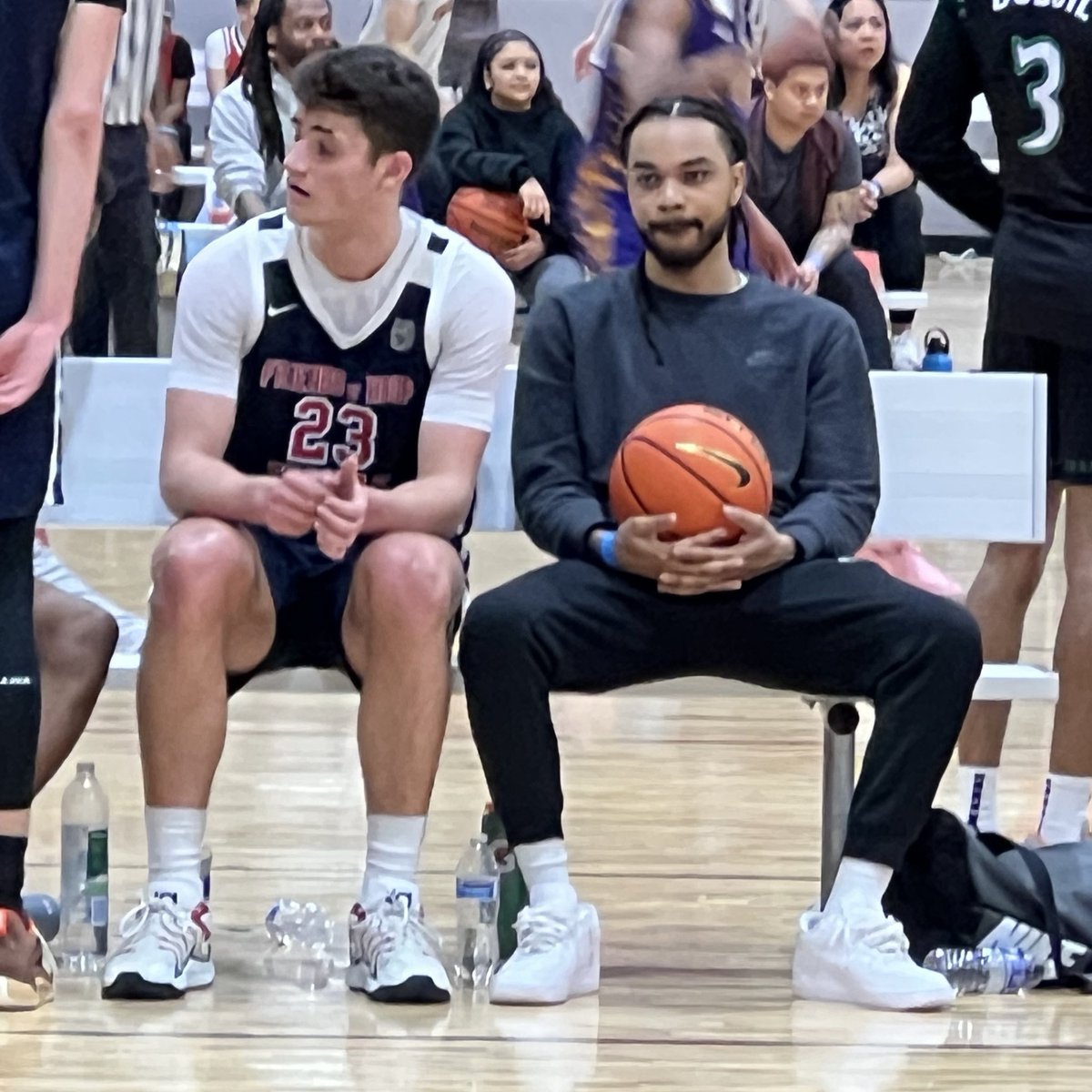 MichaelDMasini's tweet image. Thank you to my family, coaches and teammates for a great AAU career! I started 3 years ago with @FOHSeattle on a 15u independent team and we ended it winning the 17u championship at @lvbigtime as a Top 15 @NikeEYB EYCL team. @HollywoodTone @cain_11❤️💙🏀@DJ11johnson3 @LeviOrbino…
