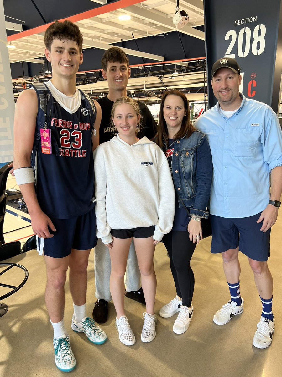 MichaelDMasini's tweet image. Thank you to my family, coaches and teammates for a great AAU career! I started 3 years ago with @FOHSeattle on a 15u independent team and we ended it winning the 17u championship at @lvbigtime as a Top 15 @NikeEYB EYCL team. @HollywoodTone @cain_11❤️💙🏀@DJ11johnson3 @LeviOrbino…
