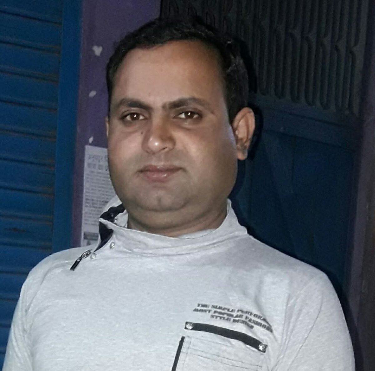 spanuppur1's tweet image. राजेन्द्रग्राम निवासी सुनील गुप्ता,आशीष सेन एवं आशुतोष सिंह  को राहवीर योजना के अंतर्गत  किया जाएगा सम्मानित
विगत दिवस सड़क दुर्घटना में घायल व्यक्ति को स्वयं के वाहन से सामुदायिक स्वास्थ्य केंद्र पहुँचाकर बचाई थी जान
*राहवीर योज़ना  प्राथमिकता से किया जा रहा है लागू