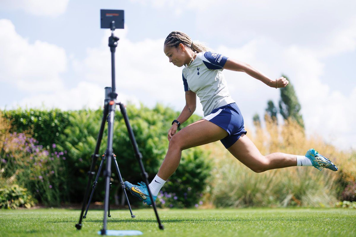 Laura Bowen tweet media