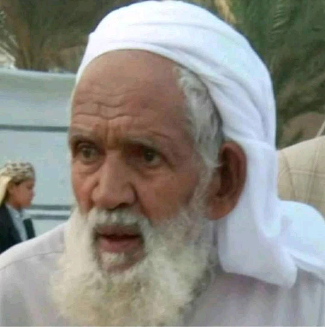 بأسى بالغ وبقلوب حزينة مؤمنة بقضاء الله تلقينا نبأ وفاة الشيخ والمرجع القبلي الكبير واحد أعمدة العرف القبلي في همدان بن زيد وصعدة عامة الوالد مسعود بن حسين شثان صاحب السجل النظيف الحافل بكل المواقف الطيبة فرحمة الله تغشاه ما تعاقب الليل والنهار 

وخالص العزاء لاولاده وذويه