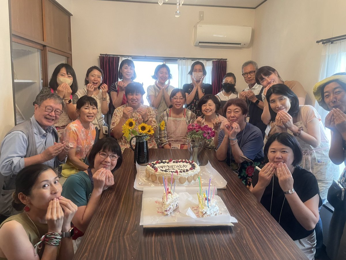 🍉詳細レポート🍉

#ドラマすいか 22周年のイベントは西荻窪の一軒家カフェhanaで、
絆ちゃんお誕生日会でした！

参加して下さったみなさま、ありがとうございました😊

ハピネス三茶みたいな落ち着いた雰囲気の中、
モモちゃんのでっかいケーキ💝と、