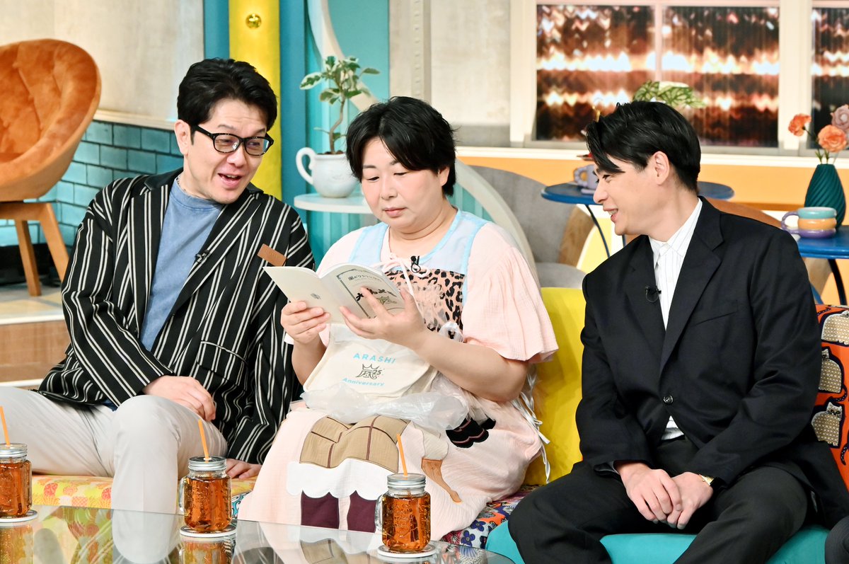 theyakai's tweet image. スタジオオフショット公開📸
今回は #嵐 が大好きな3名が集合!💫
大島さんがメモするのは嵐ノート⁉️🗒
土田さんが絶賛するライブも🎤
皆さんはどのライブが心に残っていますか?👀
#THE夜会 #櫻井翔 #松本潤 #小山慶一郎