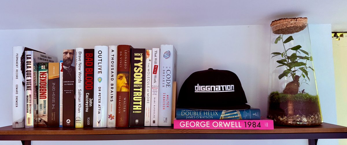 Now a permanent token of the home office decoration. New <a href="/digg/">Digg</a>-nation cap. The shirt I will wear :-) <a href="/kevinrose/">Kevin Rose</a> <a href="/JustinMezzell/">Justin Mezzell</a> <a href="/forestanderson/">Forest🌲</a> <a href="/alexisohanian/">Alexis Ohanian 🗽</a>