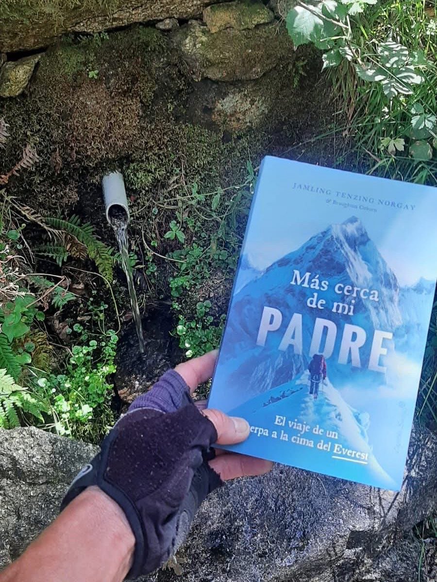 ¡Lo encontraron! 👏👏👏👏👏

Y lo bueno es que cuando se lo termine lo va a volver a dejar en algún lugar para que otra persona lo pueda leer 🙌🙌🙌🙌

En cuanto sepamos la pista de la nueva ubicación os la pondremos por aquí 😏