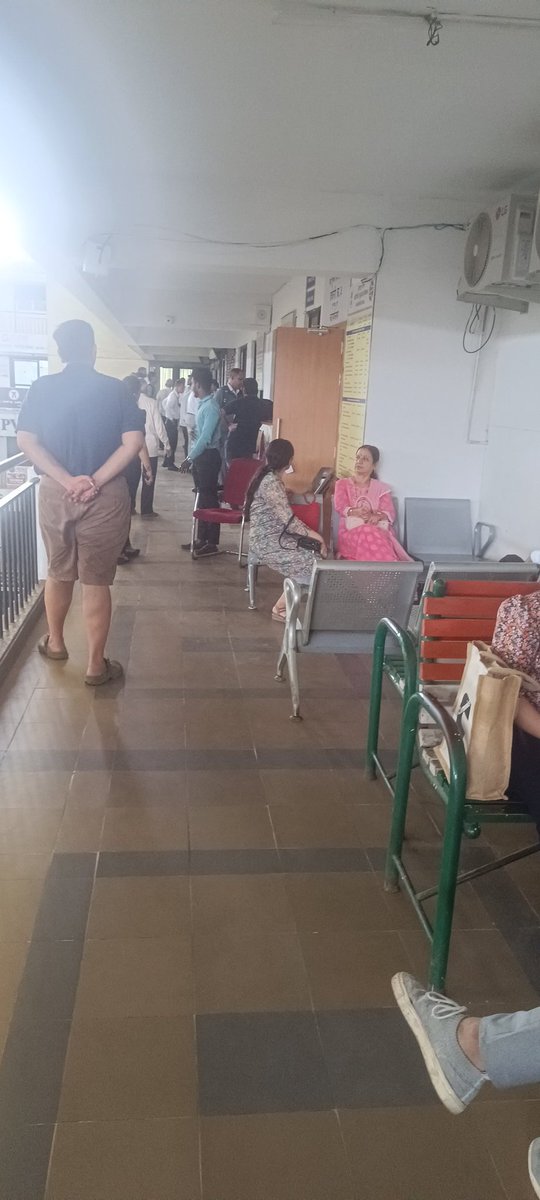 MeenaBatta's tweet photo. Pls help, ladies are getting really helpless @Dev_Fadnavis @CMOMaharashtra @AjitPawarSpeaks @MHWadiAjitDada @PMOIndia @MSEDCL @narendramodi @mohol_murlidhar @pulse_pune @ThePuneMirror @punekarnews https://t.co/zU0kto93sT