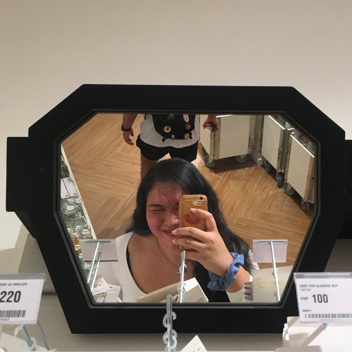 ulansailog's tweet photo. ive been on a smol dare (n failing) w myself since last month to wear white for an entire work week just for funsies (and as a running gag bc i always wear white tops) last month n I FINALLY DID IT THIS WEEK LMAOOOO https://t.co/KnhGFYl4uP