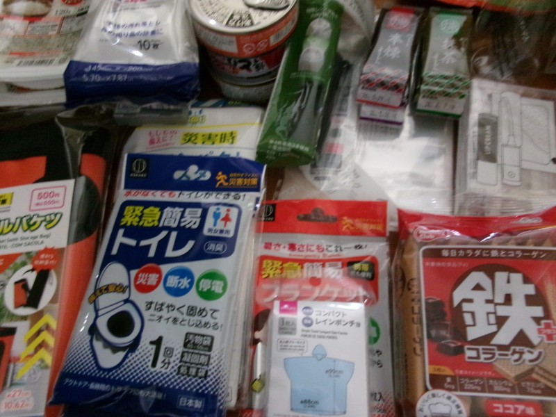 HamCorossam's tweet image. 灼熱のウォーキングへ
何か目的が欲しかったので以前から考えていた
災害避難用の持ち出し袋を揃えることにしました
内容は追々アップデートしていくとします
で、週末閉店予定のエディオンにご挨拶へ
玩具はジグソーパズルくらいしか残ってませんでしたが
これが最後と思うと寂しいなぁ;;