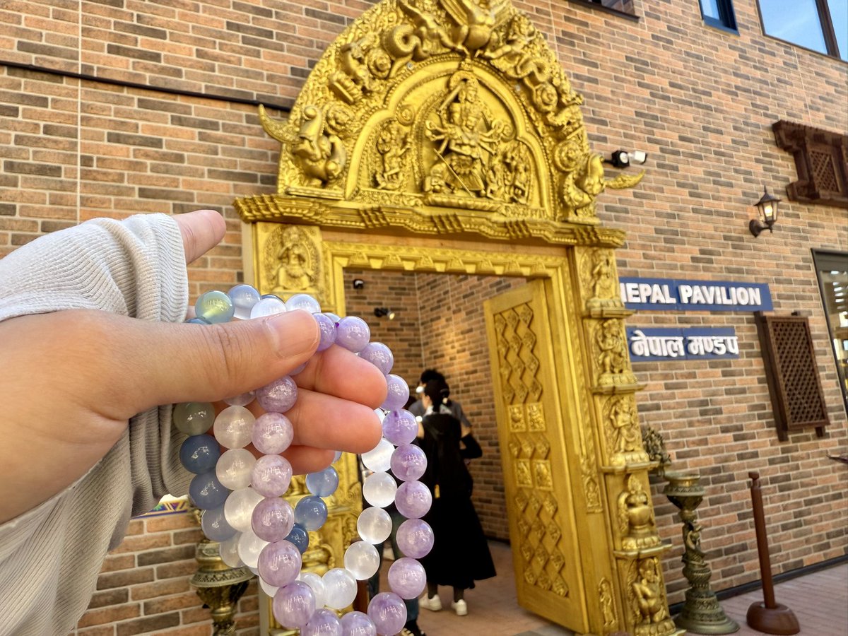 大阪関西万博最後のパビリオン ネパール館?? 石が大好物人間にブッ 