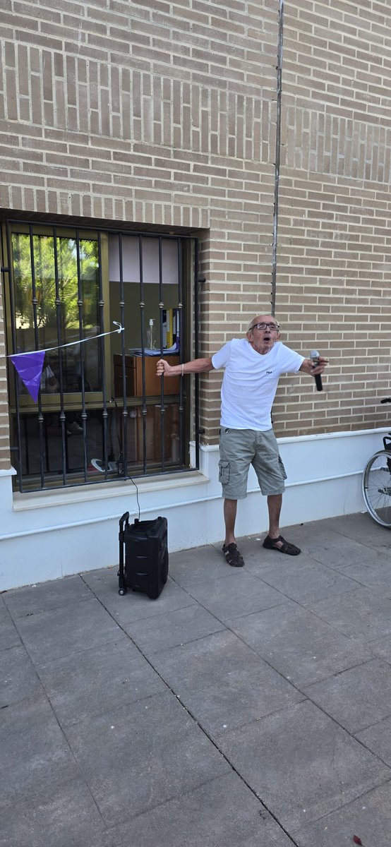 La setmana passada en la Residència José Penadés Sàez de #Vallada vam celebrar 🎤 #Eurovisión i ens ho vam passar genial...son uns i unes artistes!!

#GesmedVallada