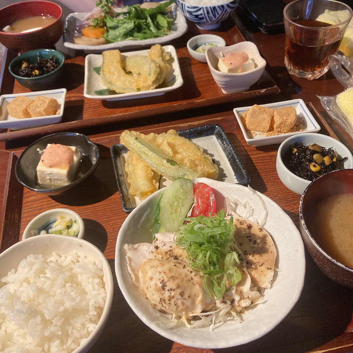 POSO3's tweet image. ずっと食べてる