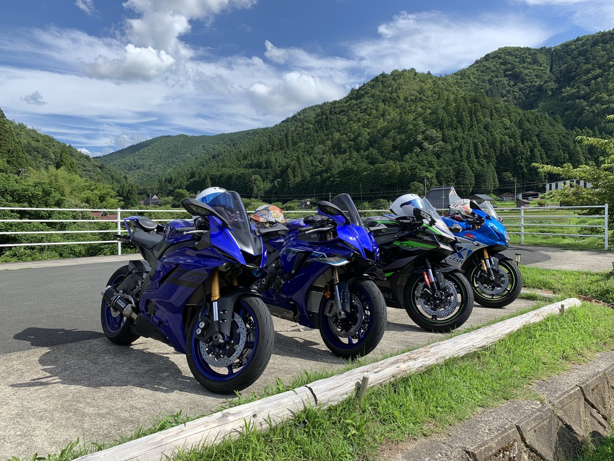 conan250rr's tweet photo. YAMAHA YZF-R1 2025納車されました！！！！
かっこよすぎるーーーーー🤤
ぼちぼちカスタムしていこ笑

YZF乗り、YAMAHA乗りの方よろしくお願いします🙇‍♂️

#YAMAHA #YZF #yzfr1 #r1 #納車 https://t.co/uLDM4Iik8c