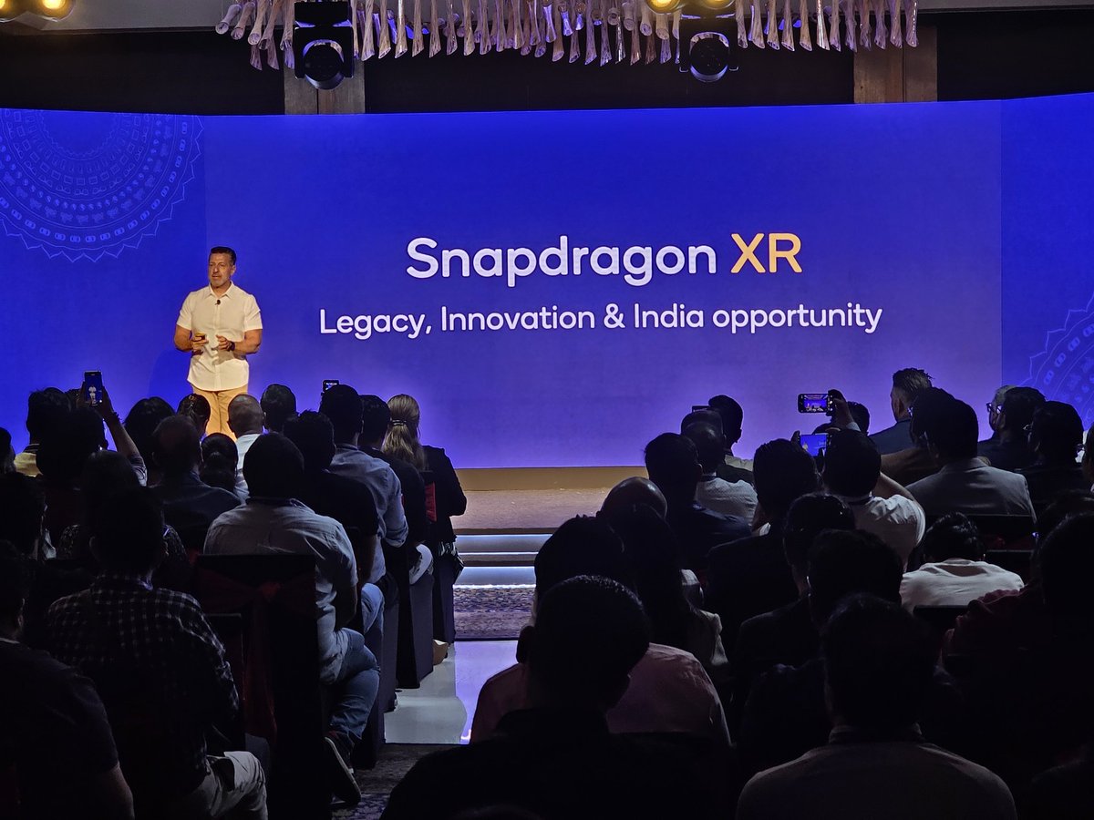 Snapdragon_IN's tweet image. “Legacy meets innovation”
@AlexKatouzian takes the stage with a vision for India-first XR at #SnapdragonForIndia 👓