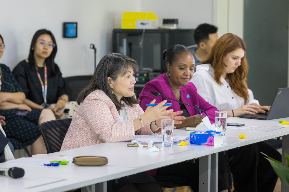 UNICEFChina's tweet image. UNICEF Regional Director @JuneUNICEF is visiting China this week to strengthen cooperation with partners for children.
Today, she met UNICEF staff. She will also meet the Gov't, civil society, development banks & businesses to discuss support & protection for children.