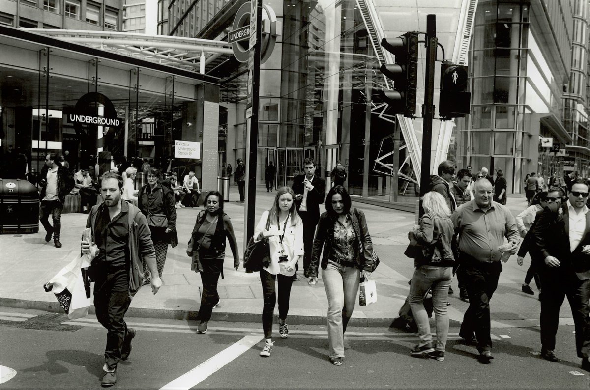 nicholas_sack's tweet image. Figures in the city
Victoria, London, 2019
Silver gelatin print
#London #Victoria #streetphotography #people #men #women #figures #crowd #city #crossing #sidewalk #pavement #kerb #street #road #urban #urbanlandscape #town #trafficlights #Underground #blackandwhitephoto #film #bnw