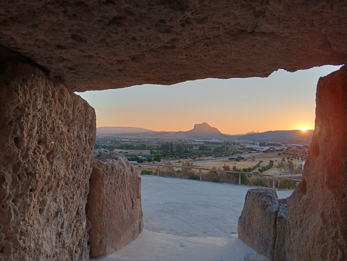 CA_DOLMENESATQ's tweet image. Buenos días desde Menga 🌄
¡Qué salga el sol por Antequera!
#FelizLunes #DespiertaConArte @CulturaAND 🕖 07:27 horas