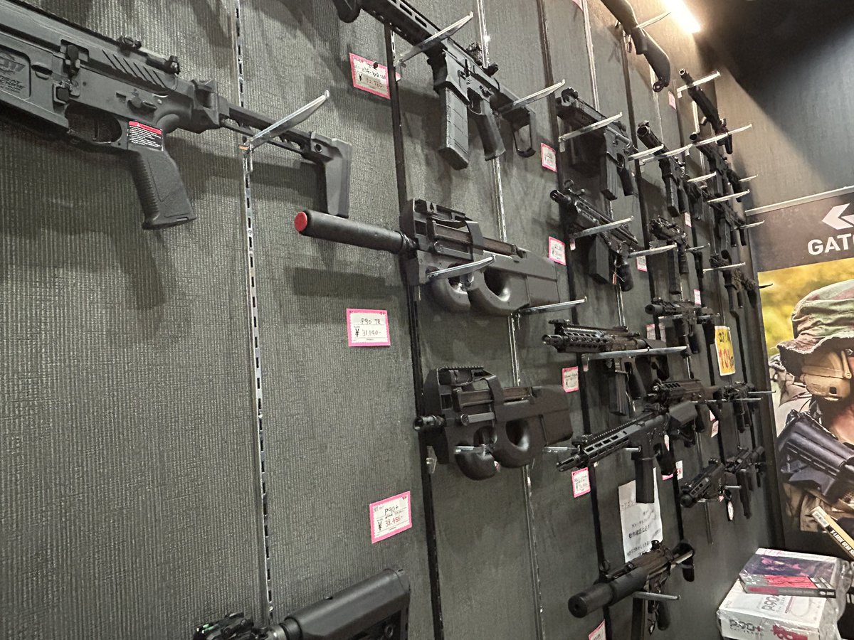 長物エアガンもラスト1挺品が増えてきました…！
表示価格から10%OFF！！！

そして3万円以上の購入で定例会無料券プレゼント🎁

本日最終日です！！