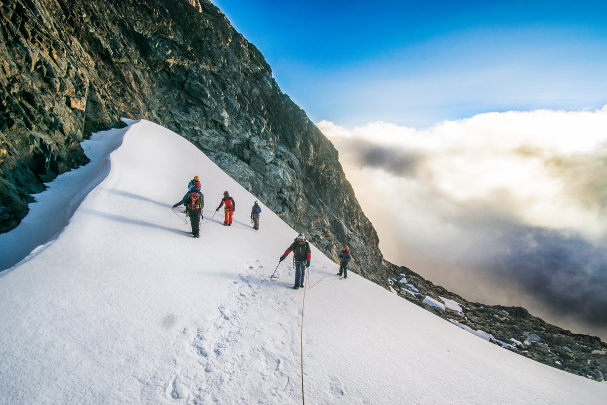 nyanasafaris's tweet image. ⛰️ Rwenzori Mountains Trekking
5 Days | Trek Africa’s tallest mountain range — The Mountains of the Moon!
For serious adventurers only.
📞 Start your climb: +256 702 674 064
#ExploreUganda