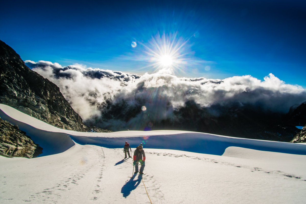 nyanasafaris's tweet image. ⛰️ Rwenzori Mountains Trekking
5 Days | Trek Africa’s tallest mountain range — The Mountains of the Moon!
For serious adventurers only.
📞 Start your climb: +256 702 674 064
#ExploreUganda