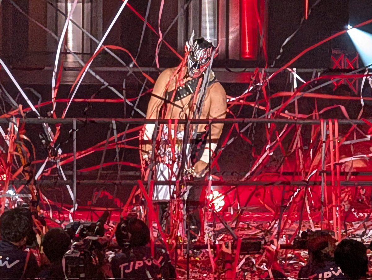 ばっちり決まってる伊藤ちゃん。漁網に絡まってるみたいなデスペさん。#tjpw #tjpwSSP25 #njpw