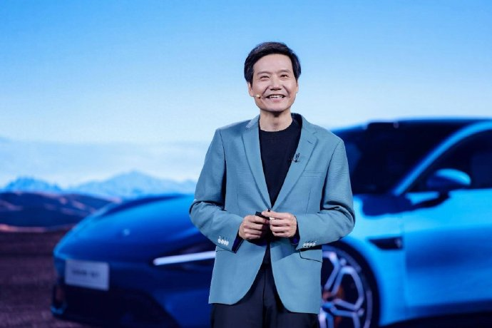 TCMesla's tweet image. $TSLA 🇨🇳 Last night, Chinese automotive influencer @-_-二师兄 released a comparison review video between Tesla Model Y and Xiaomi YU7 👀
Xiaomi's CEO Lei Jun reposted the review and commented: "I watched it carefully! The Model Y is impressive, we'll keep learning from it!" 🔥