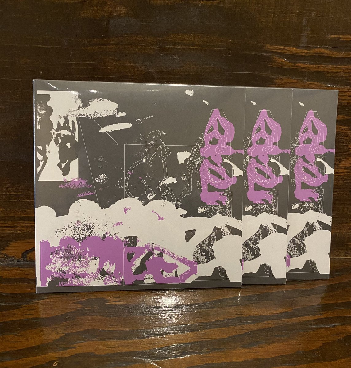 BUSHBASH webshopに北海道/旭川で活動するツインドラム/ツインギター＋エレクトロニクス/ボーカル/ベースの6人組バンド、GOd mOUnTainの7曲入りアルバムCDが入荷メンバーそれぞれの要素が絡み合う、衝動を爆発させた轟音が素晴らしくかっこ良すぎる作品 bushbash.thebase.in
