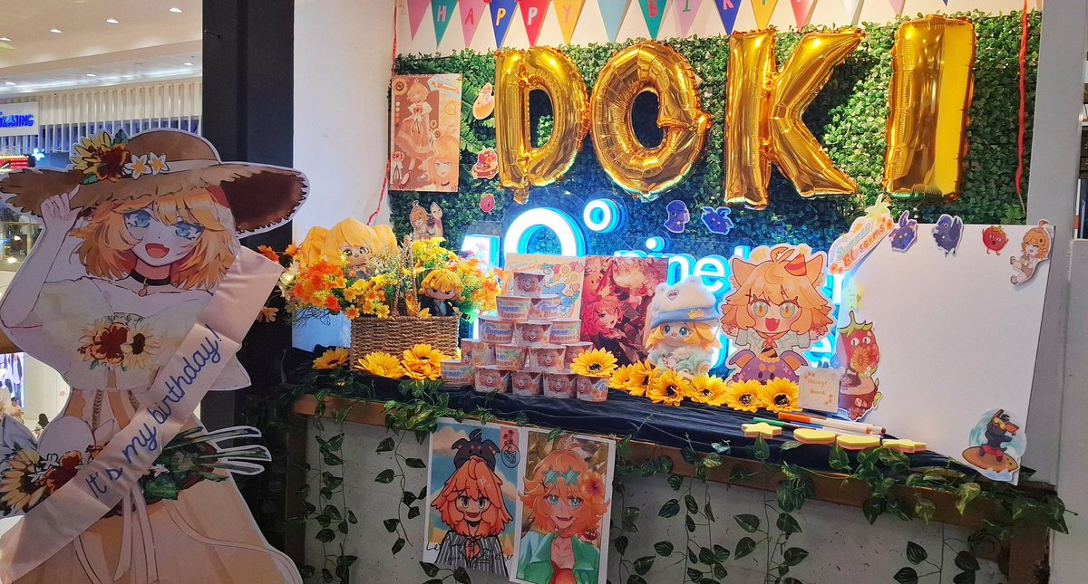 rik0ris's tweet photo. I never expected our #Dokishrine to turn out this cute! Big thanks to @micchimacchi for providing most of the decorations and for letting us showcase her adorable babies at the shrine. 💛

#DokibirdSummerBlossoms https://t.co/1QQWhesZMb