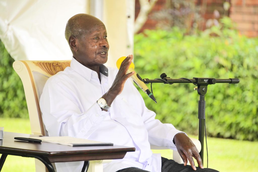 KampalaPost's tweet image. Museveni Donates Millions to Journalists, Orders Inclusion of Street Vendors in PDM kampalapost.com/content/museve…