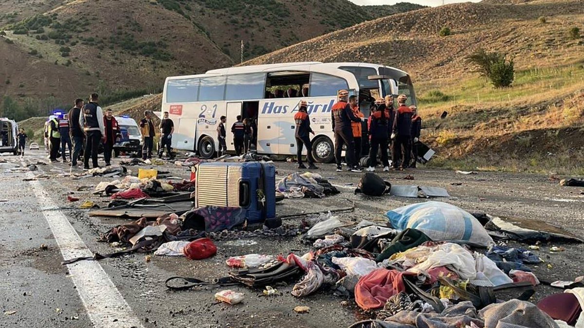 Sivas kızıl dağ geçidinde 
ölenlere ALLAH rahmet eylesin yaralı kardeş lerimize acil şifalar versin 🤲