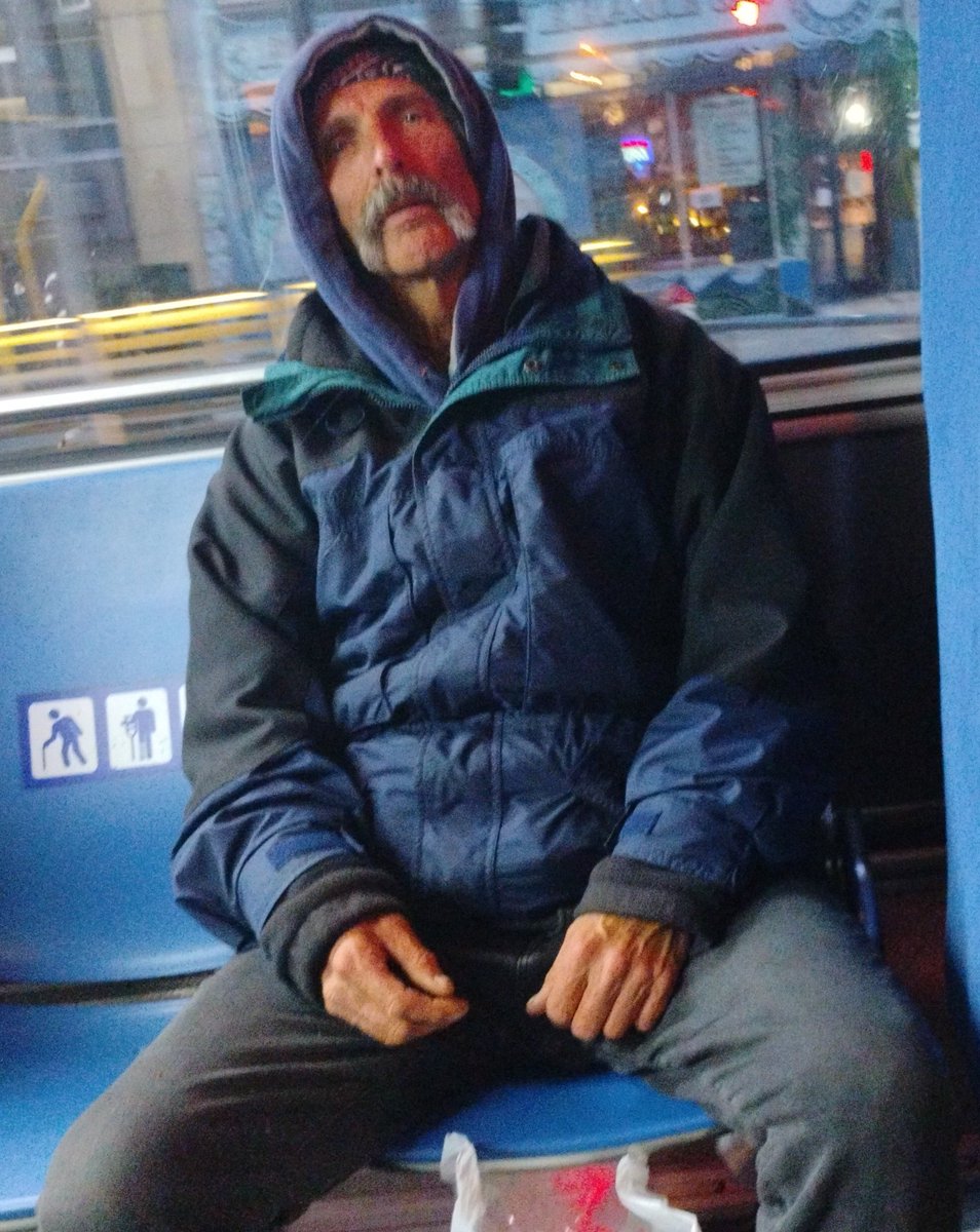 DesertThings's tweet image. I was just "randomly" attacked again about ten minutes ago right outside my friend's apartment in the 1200 block of Pine Street.
It was a very athletic, early 20s asian female who was between 6'2" and 6'4". There is no way she isn't a basketball player somewhere around here.