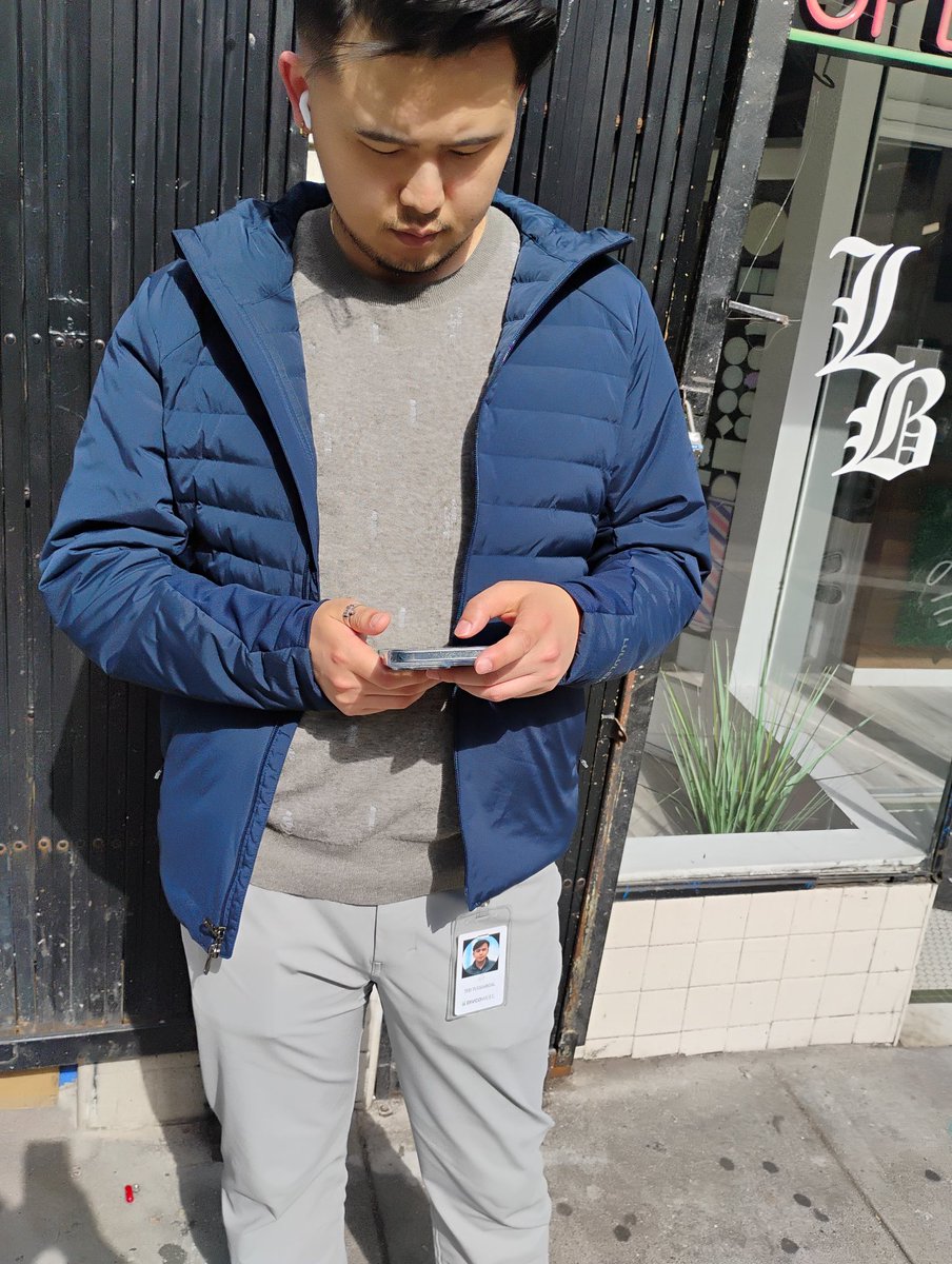 DesertThings's tweet image. I was just "randomly" attacked again about ten minutes ago right outside my friend's apartment in the 1200 block of Pine Street.
It was a very athletic, early 20s asian female who was between 6'2" and 6'4". There is no way she isn't a basketball player somewhere around here.