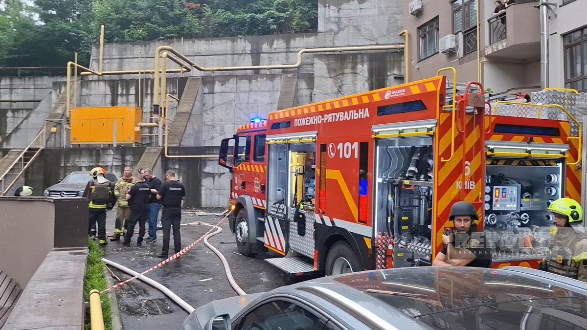 fuadshahbazov's tweet image. 📌In light of President Ilham Aliyev's recent remarks, #Russian missiles "surprisingly" landed very nearby the #AZE Embassy in #Kyiv yesterday, followed by human casualties. Moreover, #Kremlin-linked social media accounts actively engaged in anti-AZE campaign demanding to "punish…