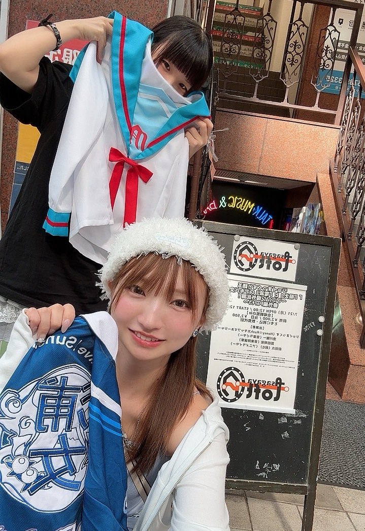 エロゲ話聞きに初阿佐ヶ谷Loft行ったら、
アキさん（ <a href="/aki_kyonyu/">合法ロリ少女アキ🧸8/17C106 2日目西き03ab￤8/22台湾FF🇹🇼企業ブース</a> )に会えた💗
アニメ服持っていったけど着なかったから一緒に写真撮ってもらったよ💓当時も遙派だったけど、大人になって水月の良さに気づいた派です🫶

 #アニソン場外乱闘