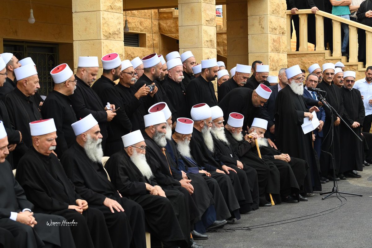 sami_abilmona's tweet photo. ليس منَّا من هو أكثرُ غيرةً من الآخر عندما يتعلّق الأمرُ بالكرامة والوجود، ونحن ووليد بك جنبلاط لا نَكِلُّ عن المتابعة والعمل، وهو القائد الواسع المدى والبعيد الرؤيا والأجدرُ والأقدرُ على التواصل والضغط حيث يجب، نخاطب العالم ونتابع الموضوع،تحت سقف التفاهم العام في المجلس المذهبي. https://t.co/RDL566m9Aw