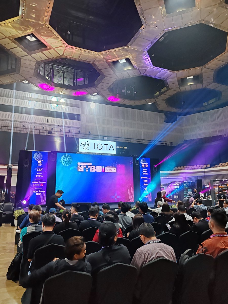 MasverseHub's tweet image. 🌞 GM Kuala Lumpur!
We’re LIVE at Malaysia Blockchain Week (@MalaysiaBCW) #MYBW2025🏙️🔥
Come vibe with us at the @MasverseHub booth, explore how @MasChainMY powers our ecosystem, mint your blockchain certs, join exciting giveaway campaigns & win up to 690 USDT prize pool, plus…