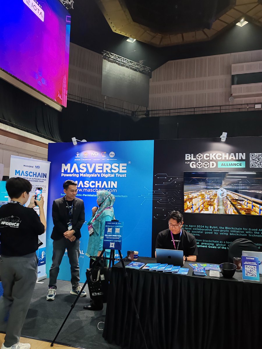 MasverseHub's tweet image. 🌞 GM Kuala Lumpur!
We’re LIVE at Malaysia Blockchain Week (@MalaysiaBCW) #MYBW2025🏙️🔥
Come vibe with us at the @MasverseHub booth, explore how @MasChainMY powers our ecosystem, mint your blockchain certs, join exciting giveaway campaigns & win up to 690 USDT prize pool, plus…