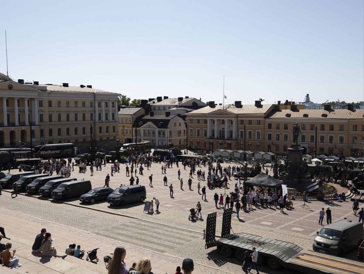 JaakariPR's tweet image. Rovaniemen ilmatorjuntapatteristo oli 1.7.2025 mukana Helsingissä Ilmatorjunta 100 vuotta -tapahtumassa Senaatintorilla.
#jääkäriprikaati #maavoimat #rovitpsto #ilmatorjunta #IT100 #PohjoisenPuolustajat